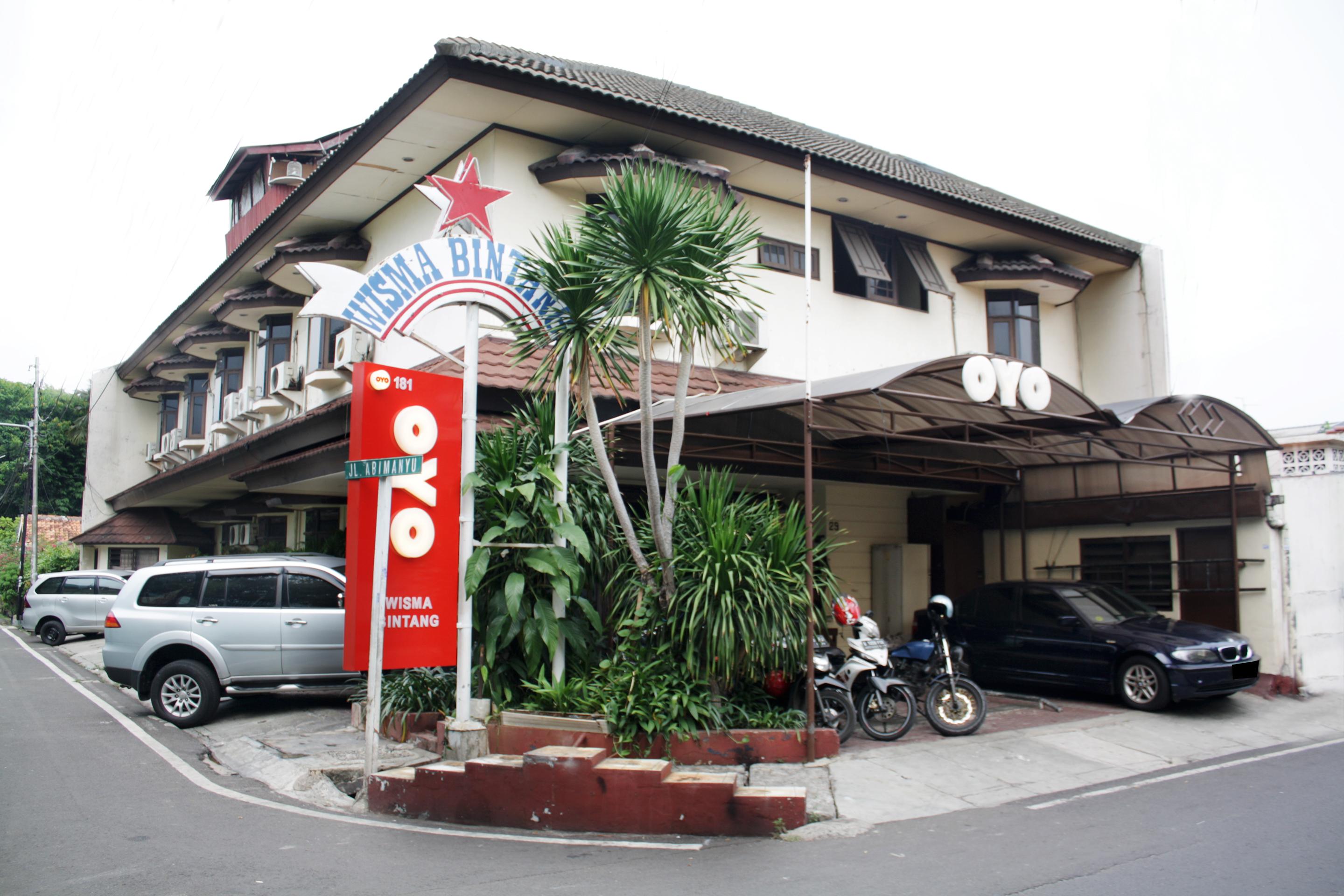 Hotel Vaccinated Staff - Oyo 181 Wisma Bintang Giacarta Esterno foto