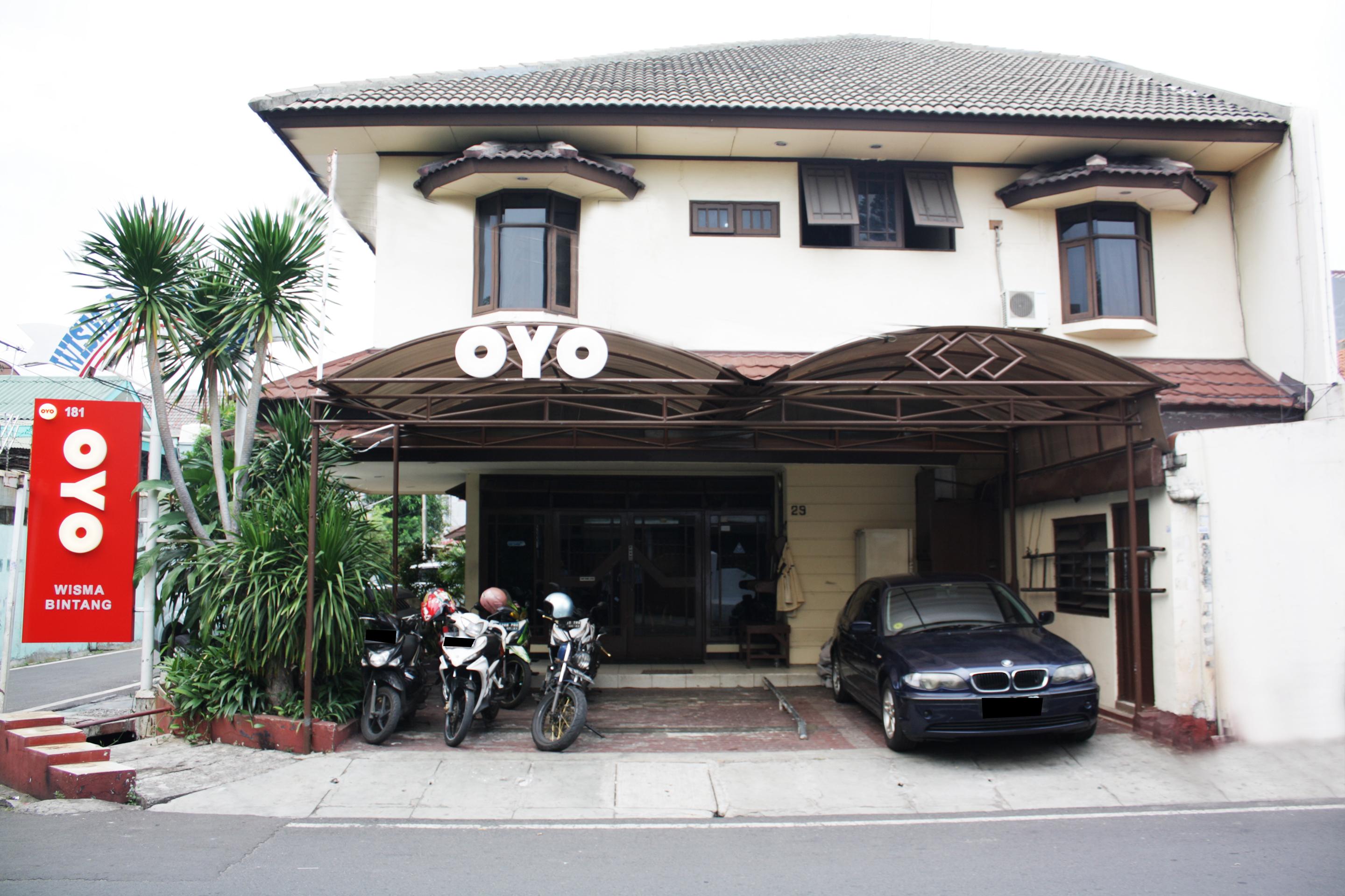 Hotel Vaccinated Staff - Oyo 181 Wisma Bintang Giacarta Esterno foto